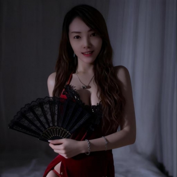 极品大奶骚妹，全套服务小嫩逼，胸大腚大颜值高