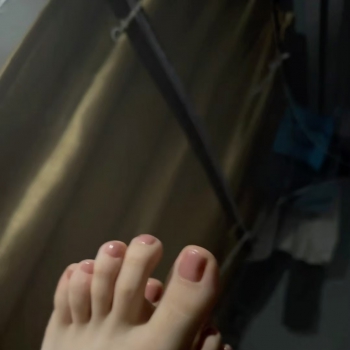 22岁的极品妹妹有胸有身材