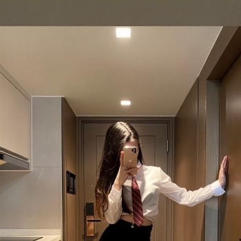 小嫩妹叫声很嗲，很快高潮了小穴一直抖动
