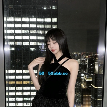 穿紫色很有感觉的妹子