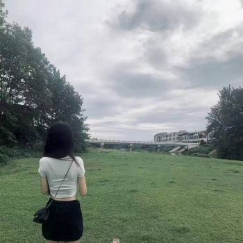 清纯粉嫩兼职美少女